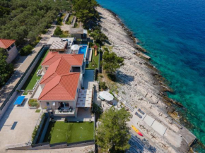 Beachfront Villa Grski Rat Korčula with pool